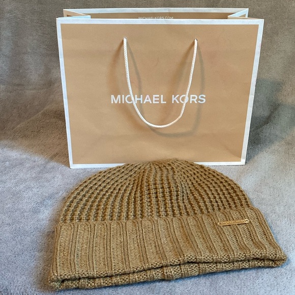 🤎MICHAEL🤎Michael Kors🤎Cuffed Knit Hat in Camel Brown/NWOT - Picture 1 of 5